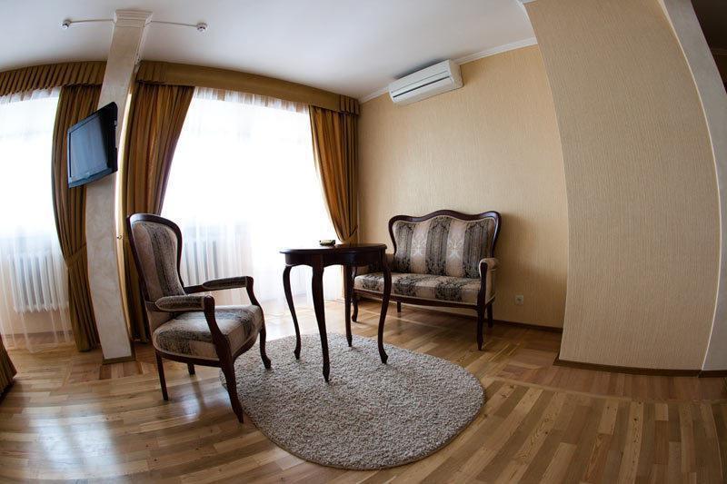 Slovakia Hotel Saratov Exterior photo