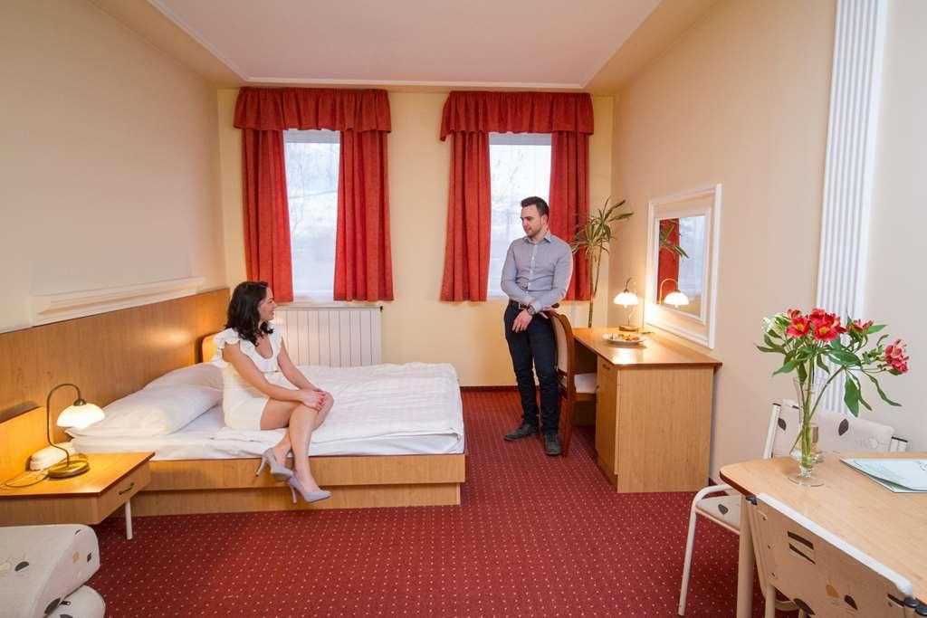 Platan Hotel Debrecen Room photo