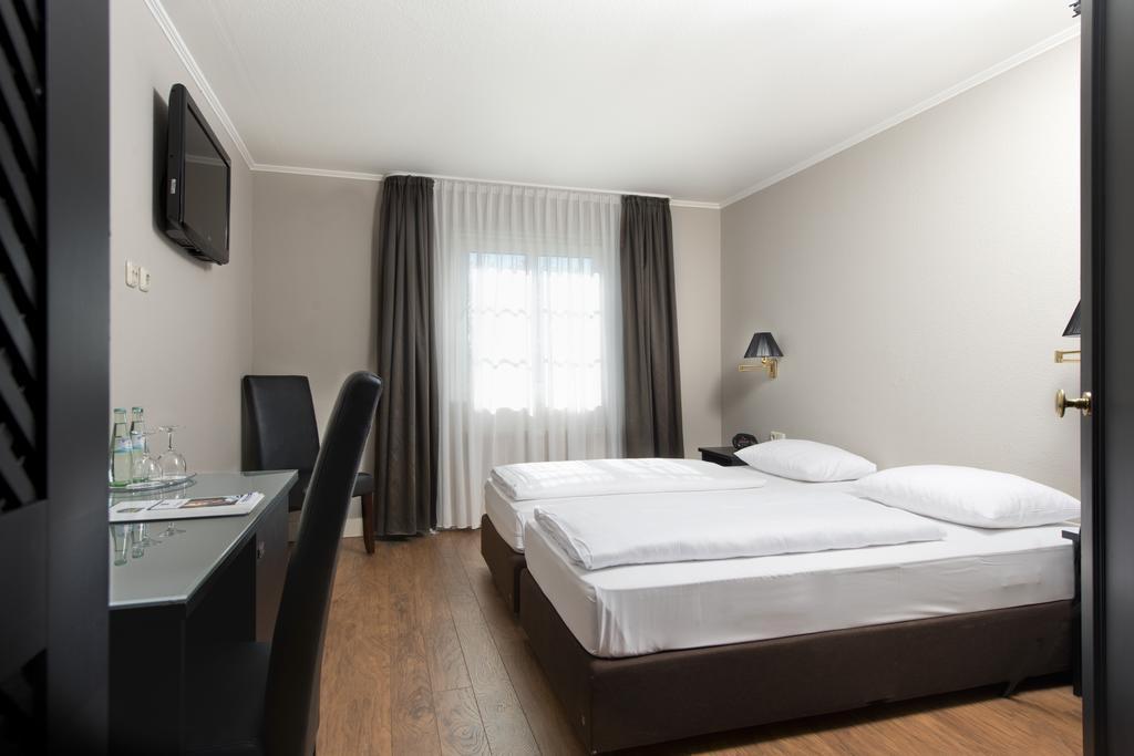 Hotel Munich North Neufahrn bei Freising Room photo