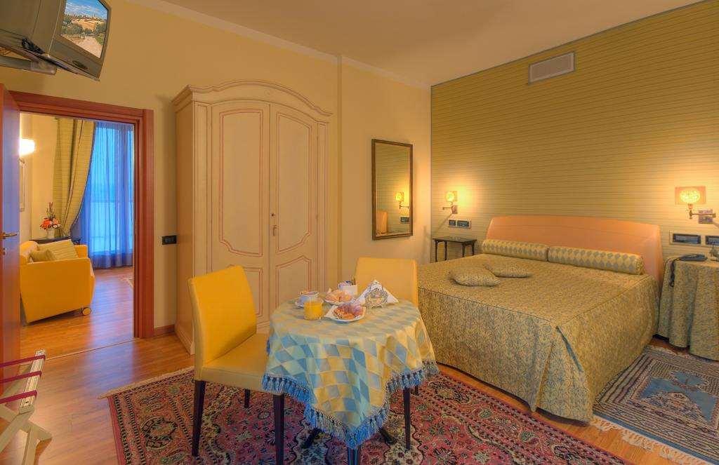 Recina Hotel Macerata Room photo