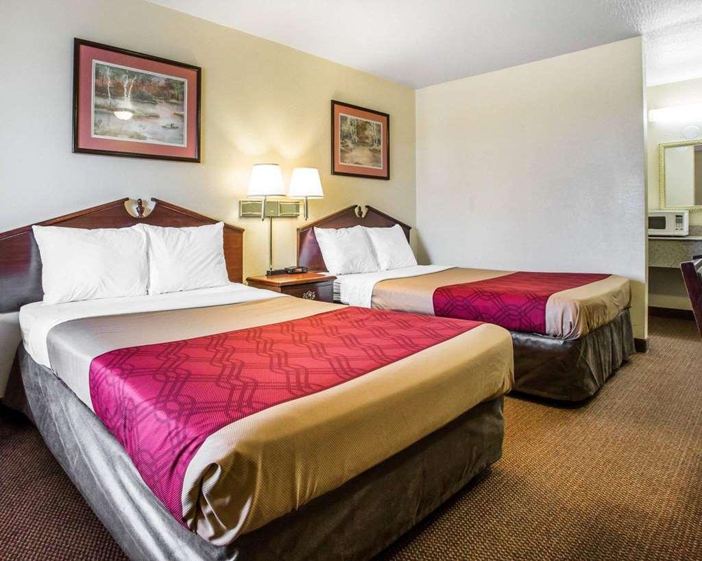 Rodeway Inn Jeffersonville Room photo