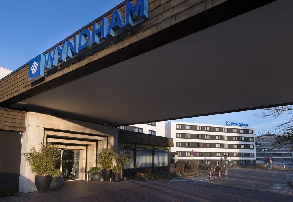 Wyndham Stuttgart Airport Messe Hotel Exterior photo