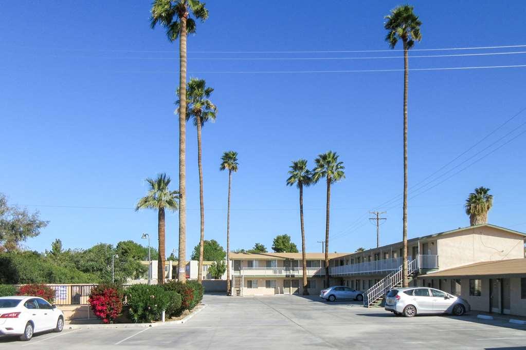 Rodeway Inn & Suites Blythe I-10 Exterior photo