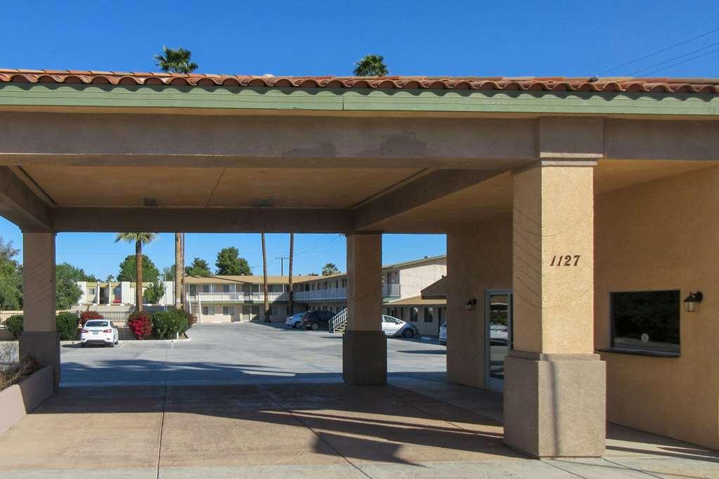 Rodeway Inn & Suites Blythe I-10 Exterior photo