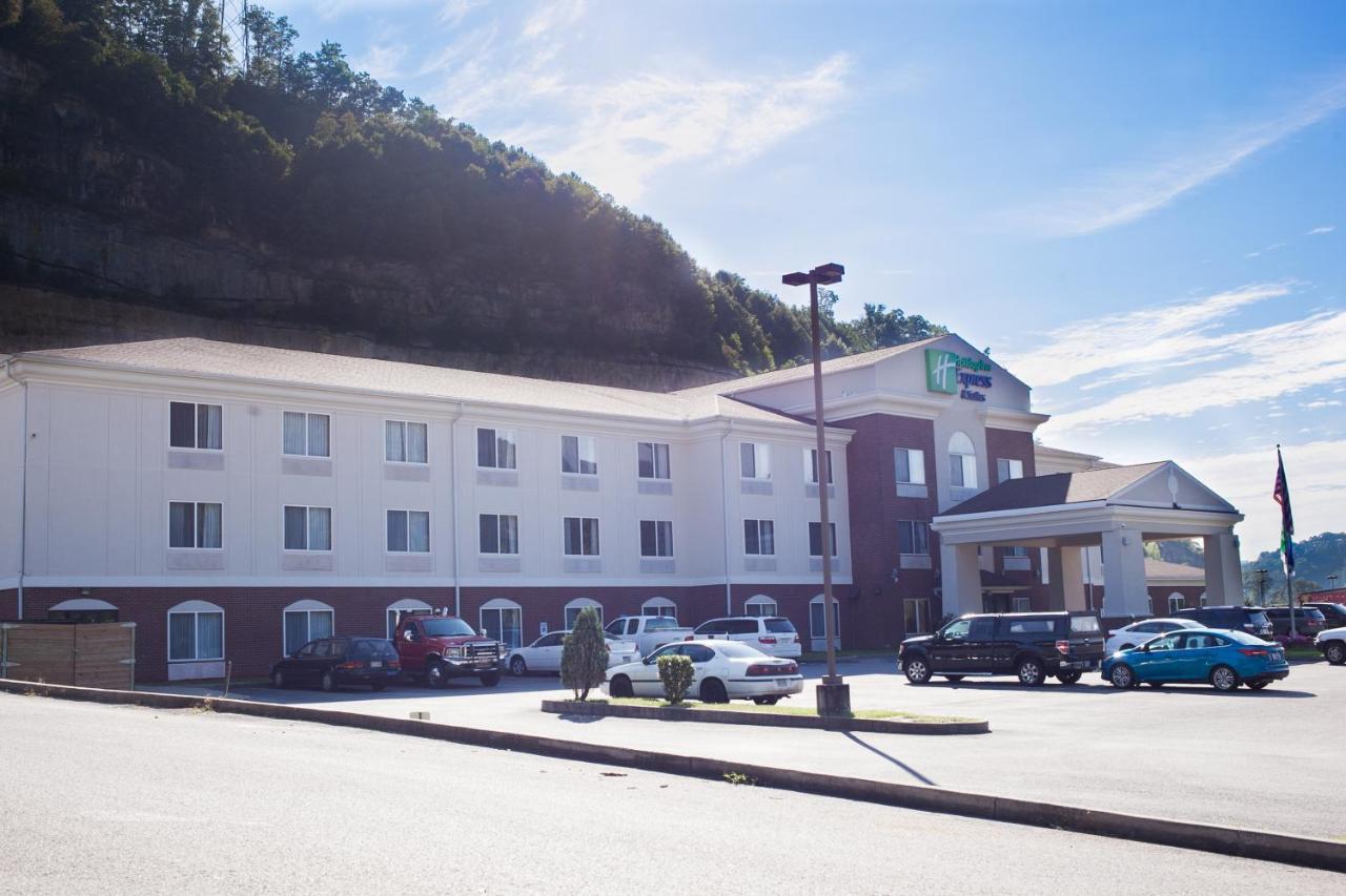 Holiday Inn Express & Suites Logan, An Ihg Hotel Exterior photo