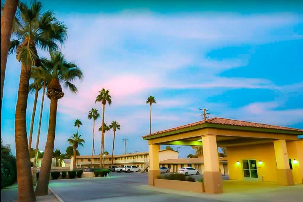 Rodeway Inn & Suites Blythe I-10 Exterior photo