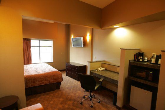 Comfort Suites Perrysburg - Toledo South Room photo