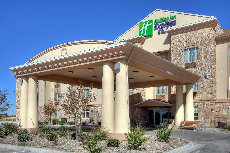 Holiday Inn Express & Suites Pecos, An Ihg Hotel Exterior photo