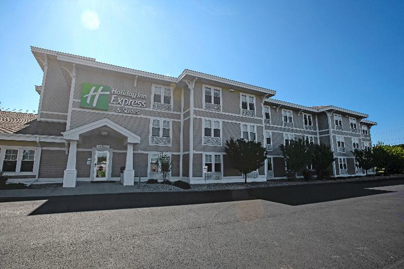 Holiday Inn Express & Suites Iron Mountain, An Ihg Hotel Exterior photo
