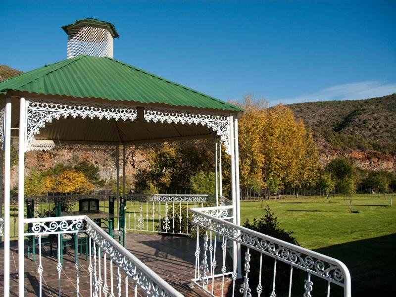 Old Mill Lodge, Seasonal Working Ostrich Farm & Restaurant, Oudtshoorn Exterior photo