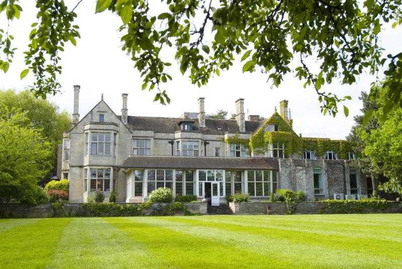 Westone Manor Hotel Northampton Exterior photo