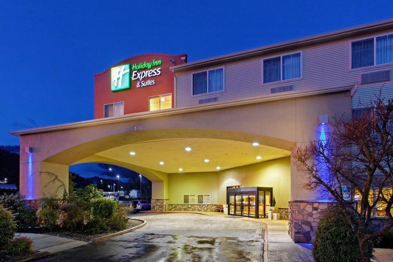 Holiday Inn Express & Suites Canyonville Exterior photo