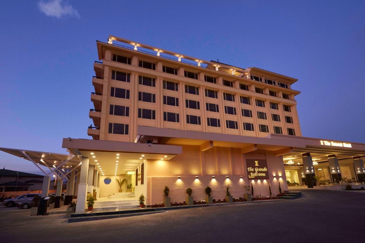 The Everest Hotel Kathmandu Exterior photo