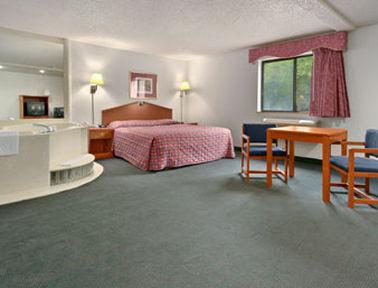 Super 8 By Wyndham Sterling Heights/Detroit Area Hotel Room photo