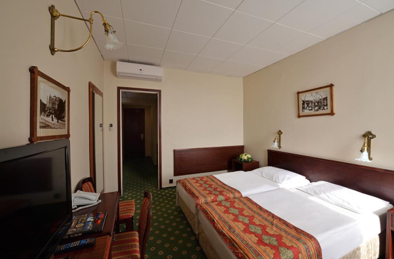 Palatinus Grand Hotel Pecs Room photo