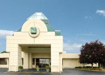 Quality Inn And Suites Wilmington Talleyville Exterior photo