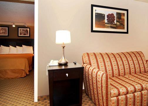 Quality Inn And Suites Wilmington Talleyville Room photo