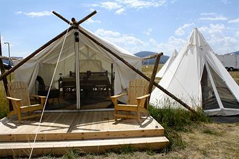 Yellowstone Under Canvas Hotel Yellowstone National Park Exterior photo