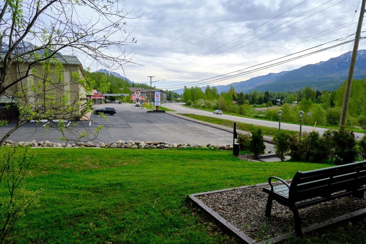 Fernie Fox Hotel Exterior photo