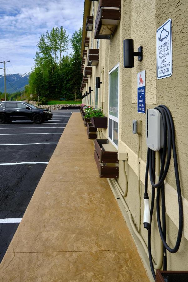 Fernie Fox Hotel Exterior photo