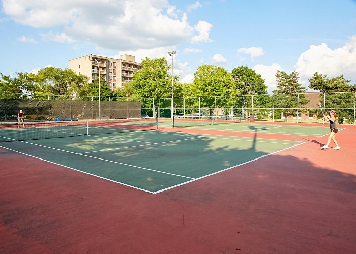 Parc Lucie-Bruneau Parc Lucie-Bruneau tennis courts | Ville de Montréal photo