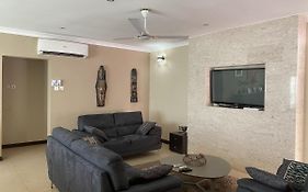 -A- Bakerstreet- Beautiful Two Bedroom Apartment Accra Exterior photo