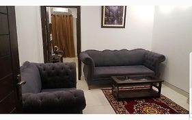 New & Elegant Flat For Families,Tourists,4K Netflix,Wifi,E11 Markaz Apartment Islamabad Exterior photo