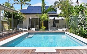Byron Palms Guesthouse & Spa - Adults Only Byron Bay Exterior photo