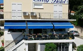 Carry Hotel Exterior photo