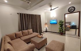Elegant 2King Br Family Apt, Wifi,Netflix E11 Apartment Islamabad Exterior photo