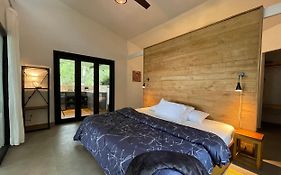 Tree Of Life Cabinas Bed & Breakfast Dominical Exterior photo