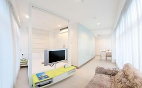 Equinox Mercury Serviced Apartments Hong Kong Room photo