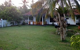La Breeze Villa Hikkaduwa Exterior photo