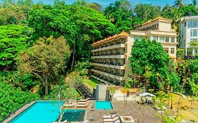 Thilanka Hotel Kandy Exterior photo