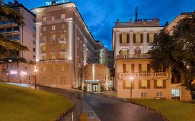 Nh Genova Centro Hotel Exterior photo