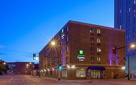 Holiday Inn Express Hotel & Suites Downtown Minneapolis Exterior photo