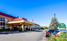 La Quinta Inn & Suites By Wyndham Oakland Airport Coliseum Exterior photo