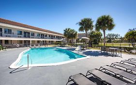 Super 8 By Wyndham Naples Hotel Exterior photo