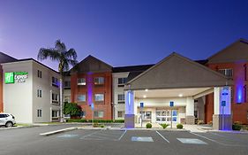 Holiday Inn Express & Suites Tulare Exterior photo