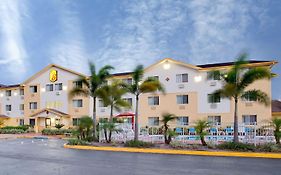 Super 8 By Wyndham Clearwater/St. Petersburg Airport Hotel Exterior photo