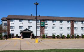 Quality Inn & Suites Bloomington I-55 And I-74 Exterior photo