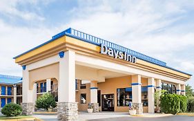 Days Inn By Wyndham Hendersonville Exterior photo