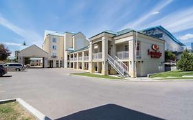 Econo Lodge Inn & Suites University Calgary Exterior photo