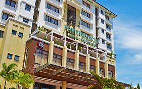 The Pinnacle Hotel And Suites Davao Exterior photo