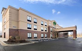 La Quinta By Wyndham Springfield Airport Plaza Hotel Exterior photo