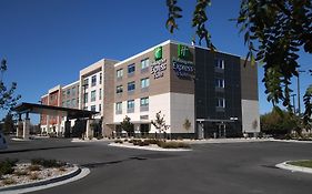 Holiday Inn Express & Suites Boise Airport Exterior photo