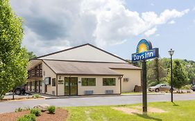 Days Inn By Wyndham Athens Exterior photo