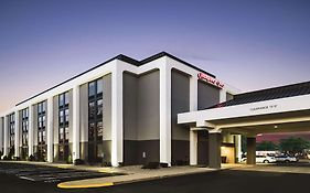 Hampton Inn West Springfield Exterior photo