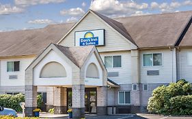Days Inn & Suites By Wyndham Vancouver Exterior photo