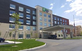 Holiday Inn Express & Suites Toledo West Exterior photo